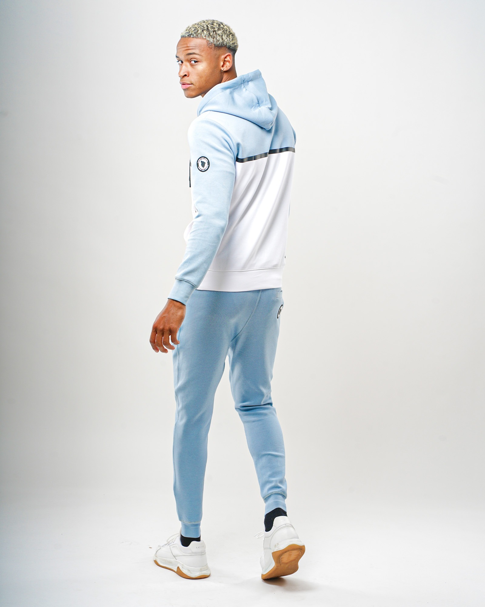 1. candy crush nike tech fleece blue comme des loups