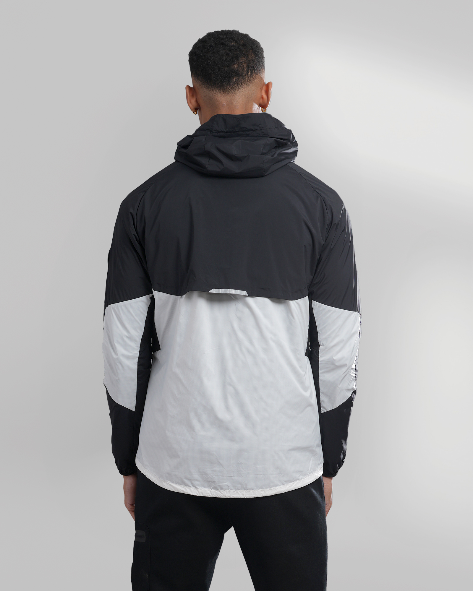 modèle bolt comme des loups noir et blanc de dos