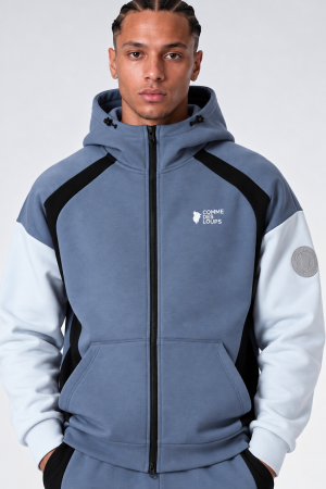 Portrait produit d’un hoodie sportif color-blocké